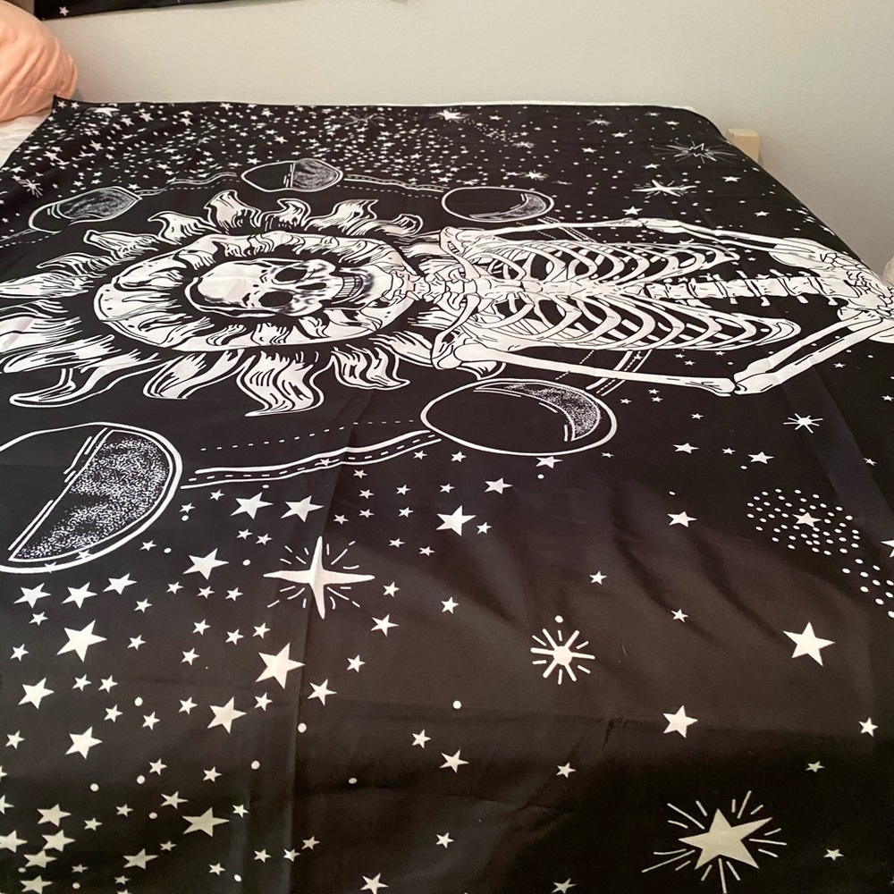 Skull tapestry 💀